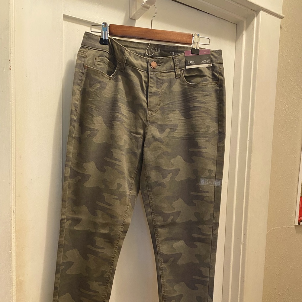 Camo jeggings size 10